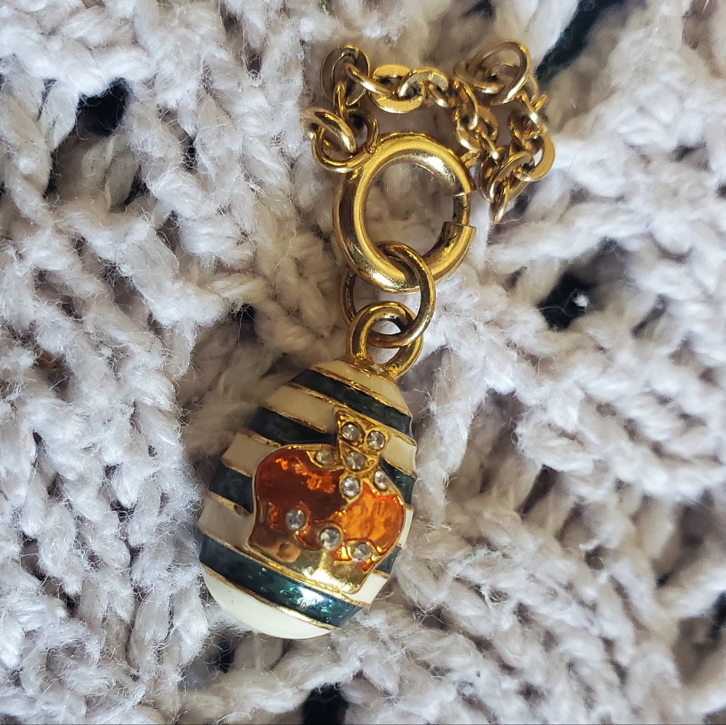 Joan Rivers Striped Pendant Egg Charm 25$